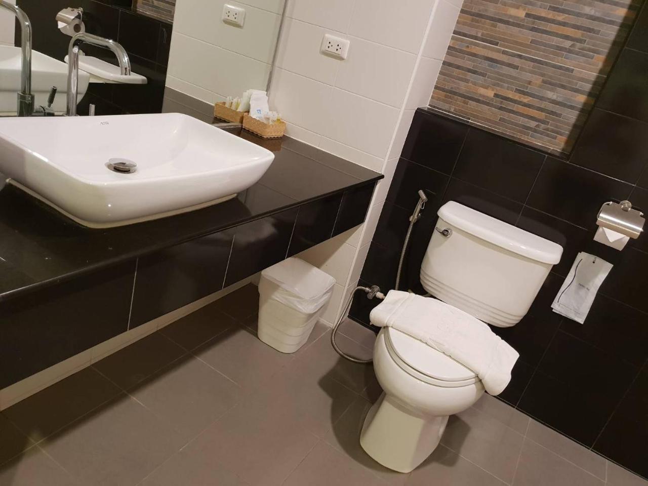 Omg Hotel Khon Kaen Dış mekan fotoğraf
